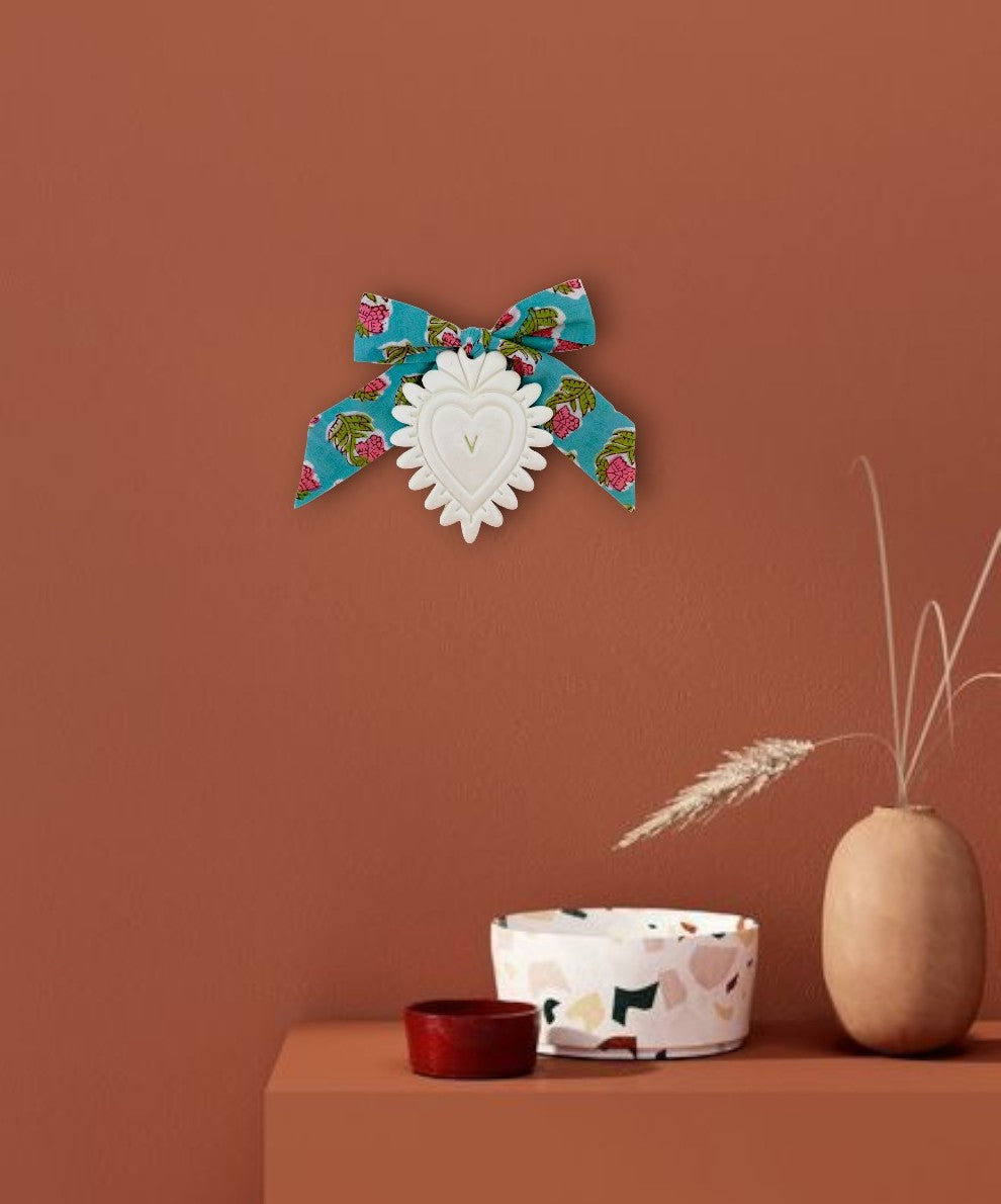 Coeur sacré en argile blanche