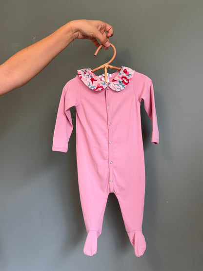 Pyjama à col rose et rouge - 12 mois