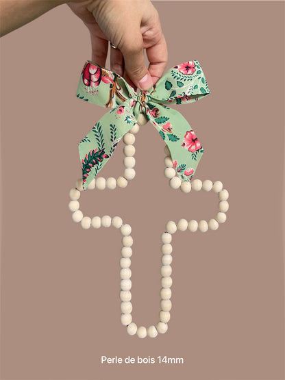 Croix en perles de bois