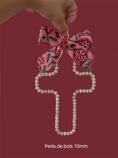 Croix en perles de bois