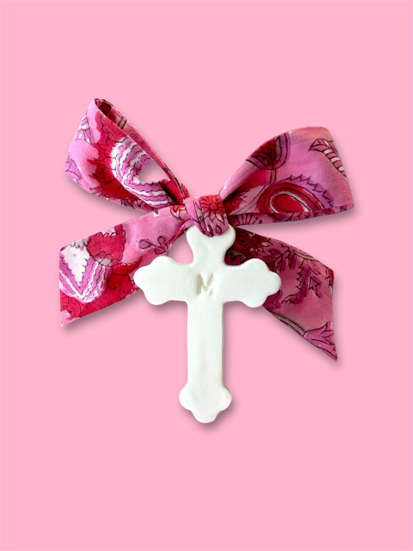 Croix en argile blanche