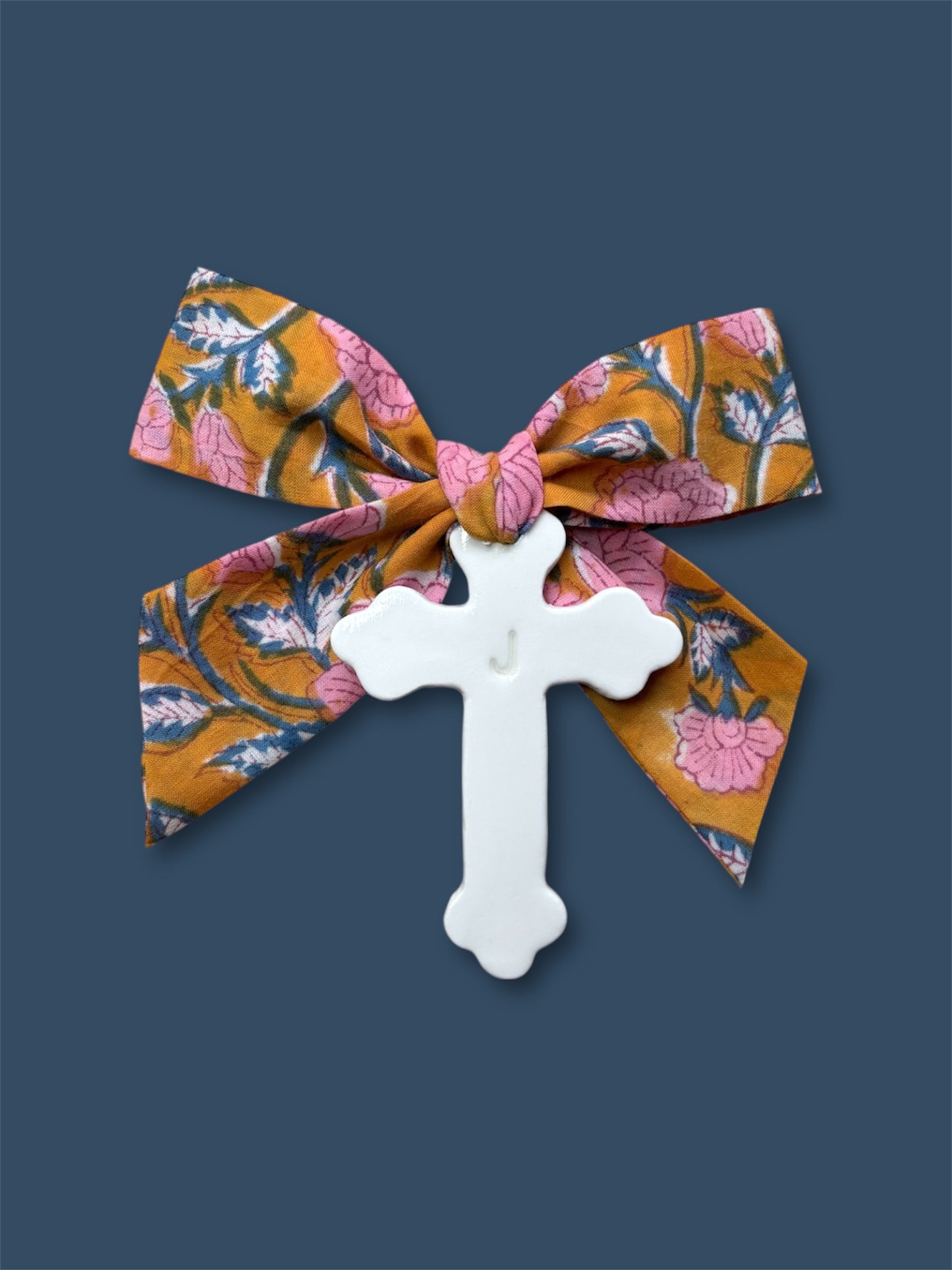 Croix en argile blanche