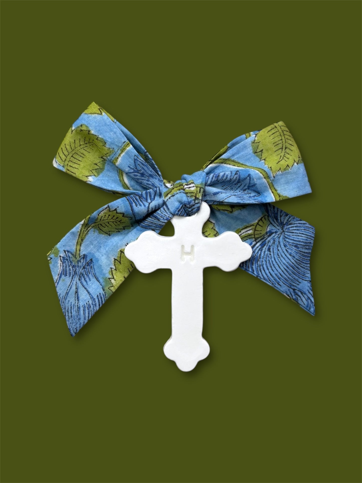 Croix en argile blanche
