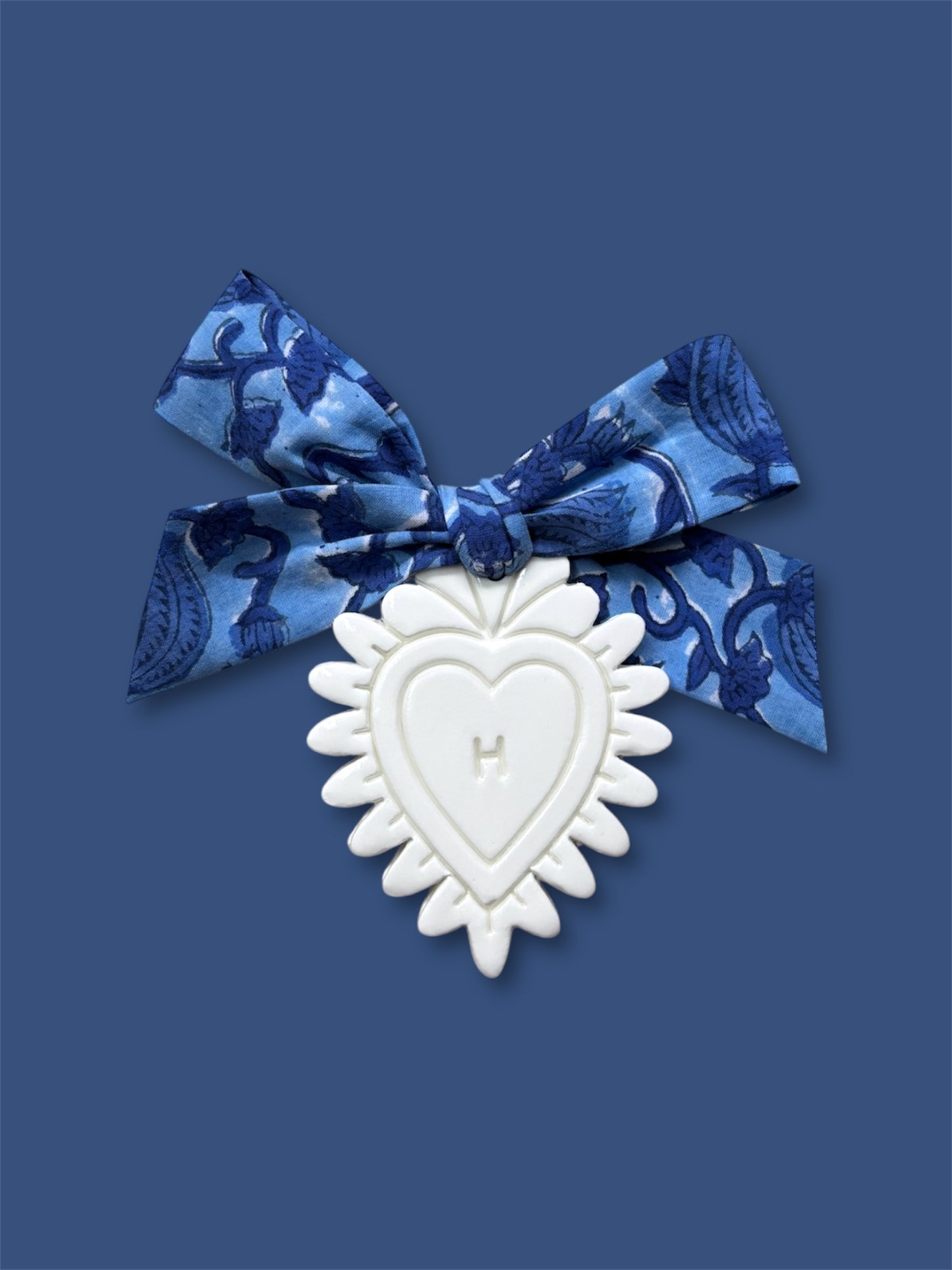 Coeur sacré en argile blanche
